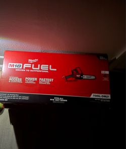 Milwaukee M18 FUEL Hatchet 8" Pruning Saw