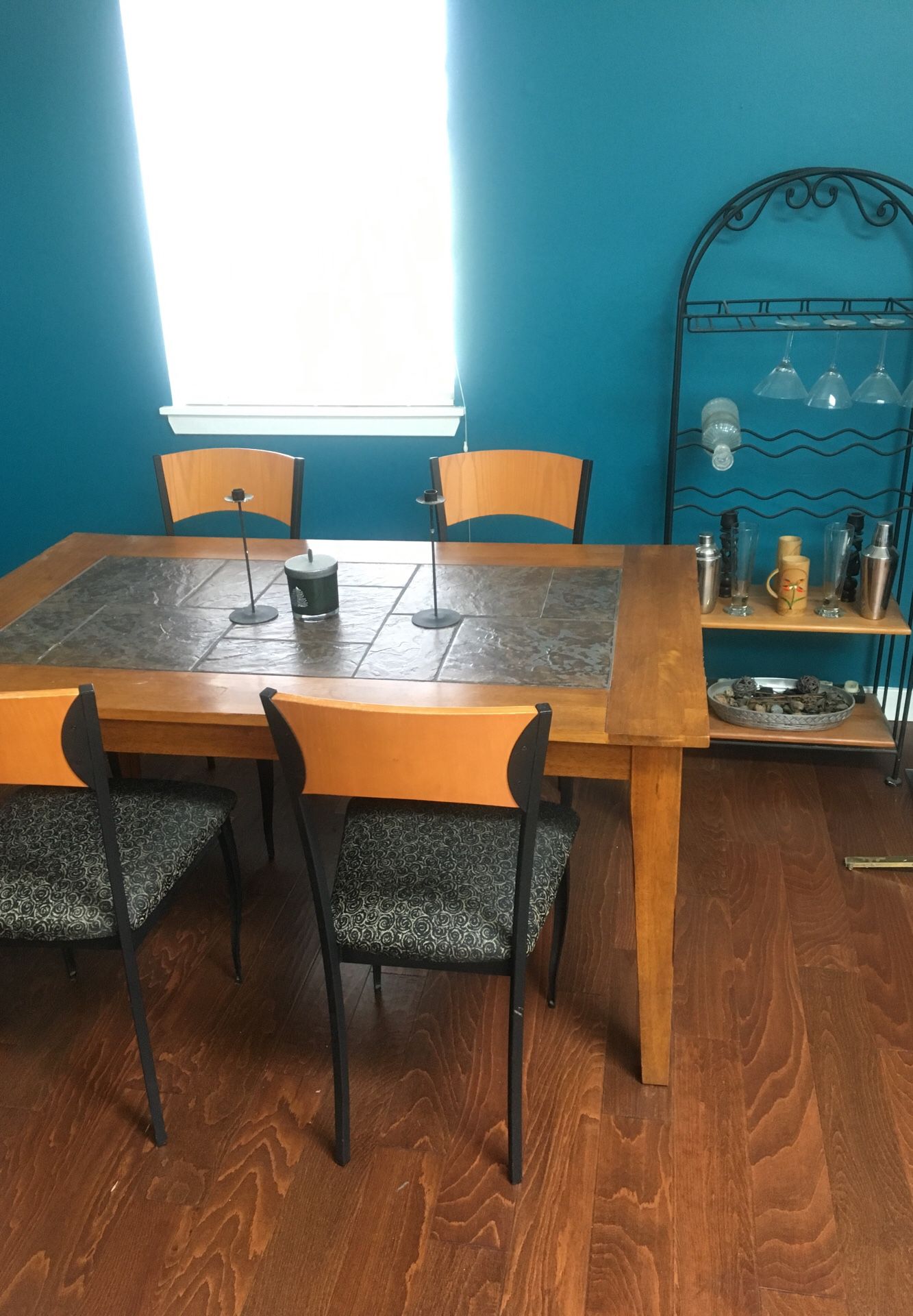 Dinning table and chairs only $70