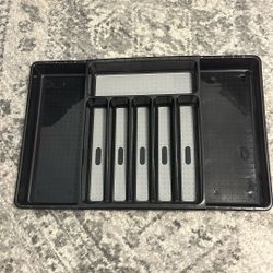 Expandable plastic silver wear tray