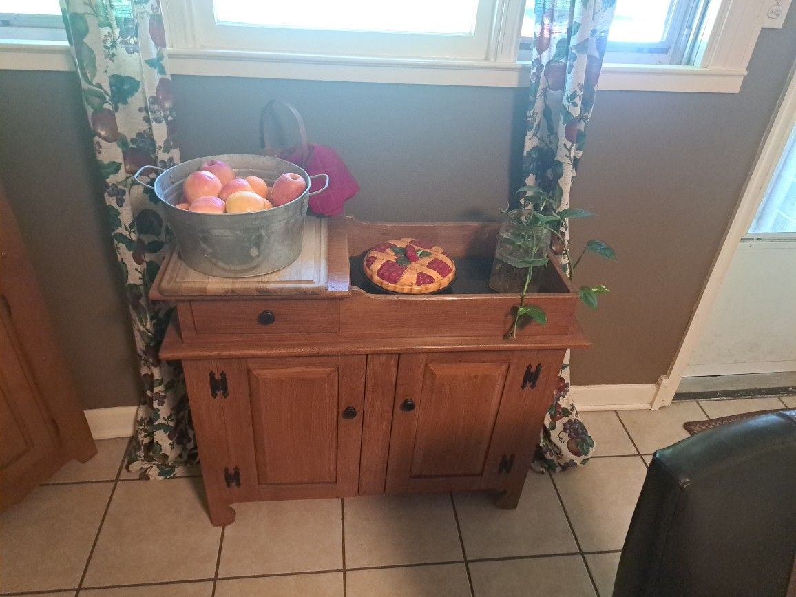 Old Wooden Dry Sinknormal Use Storag3