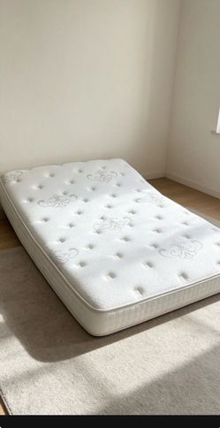Great condition, clean , full size mattress, from smoke free, pets free family