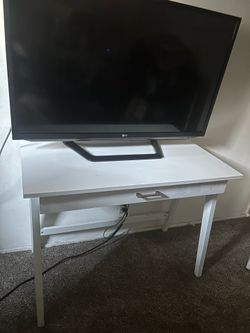 White desk with drawer
