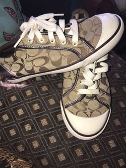 Size 9 1/2 COUCH Tennis shoes in really great condition hardly ever wear them