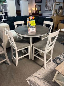 Perfect dining sets! Easy financing! 🥰💙❤️