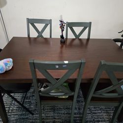 Very Good Condition Wood Dining Table And Four Chairs 