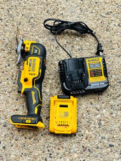 DEWALT XR 20-volt Max Cordless Brushless 3-sped Oscillating Multi-Tool( Battery Included and Charger Included )