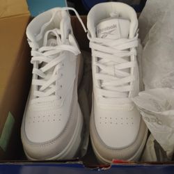 New Reebok Size 8