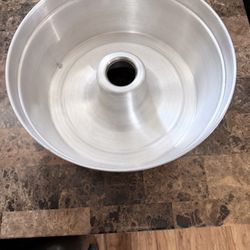 13.5 in Aluminum Cake Ring Pan. Available ✅ 