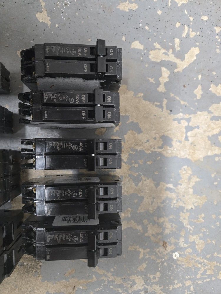 GE Electrical Breakers 240v