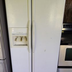 White Whirlpool Frost-free Refrigerator