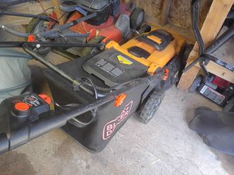 Black and Decker 40v mower with batteries