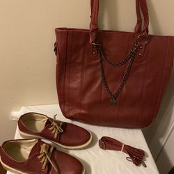 Women’s shoes 👞 size 9 & hand bag 👜very good condition like new $8 for both