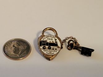 Vintage 1940 New York World's Fair Railroads On Parade Pin