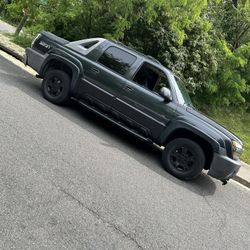 03 Chevy Avalanche 