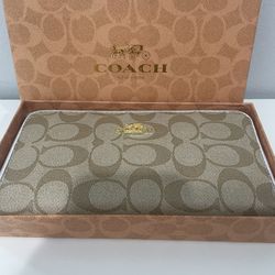 Cream Brand New Woman’s Coach Signature zip Wallet  Purse 