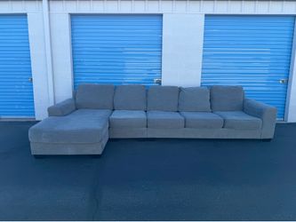 Large Gray Sectional Couch 🚚🚛 Free Delivery 🚚🚛