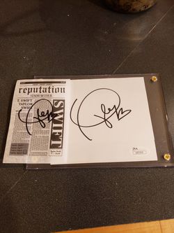 taylor swift autograph on paper