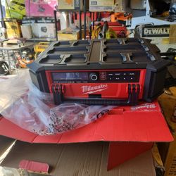 Milwaukee
M18 Lithium-Ion Cordless PACKOUT Radio/Speaker with Built-In Charger
STORE PRICE $370