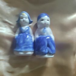 Vintage Japan Blue White Dutch Holland Children Salt Pepper Shaker Set