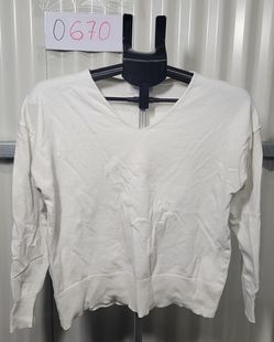 Primark White V-Neck Sweater Size M (0670)