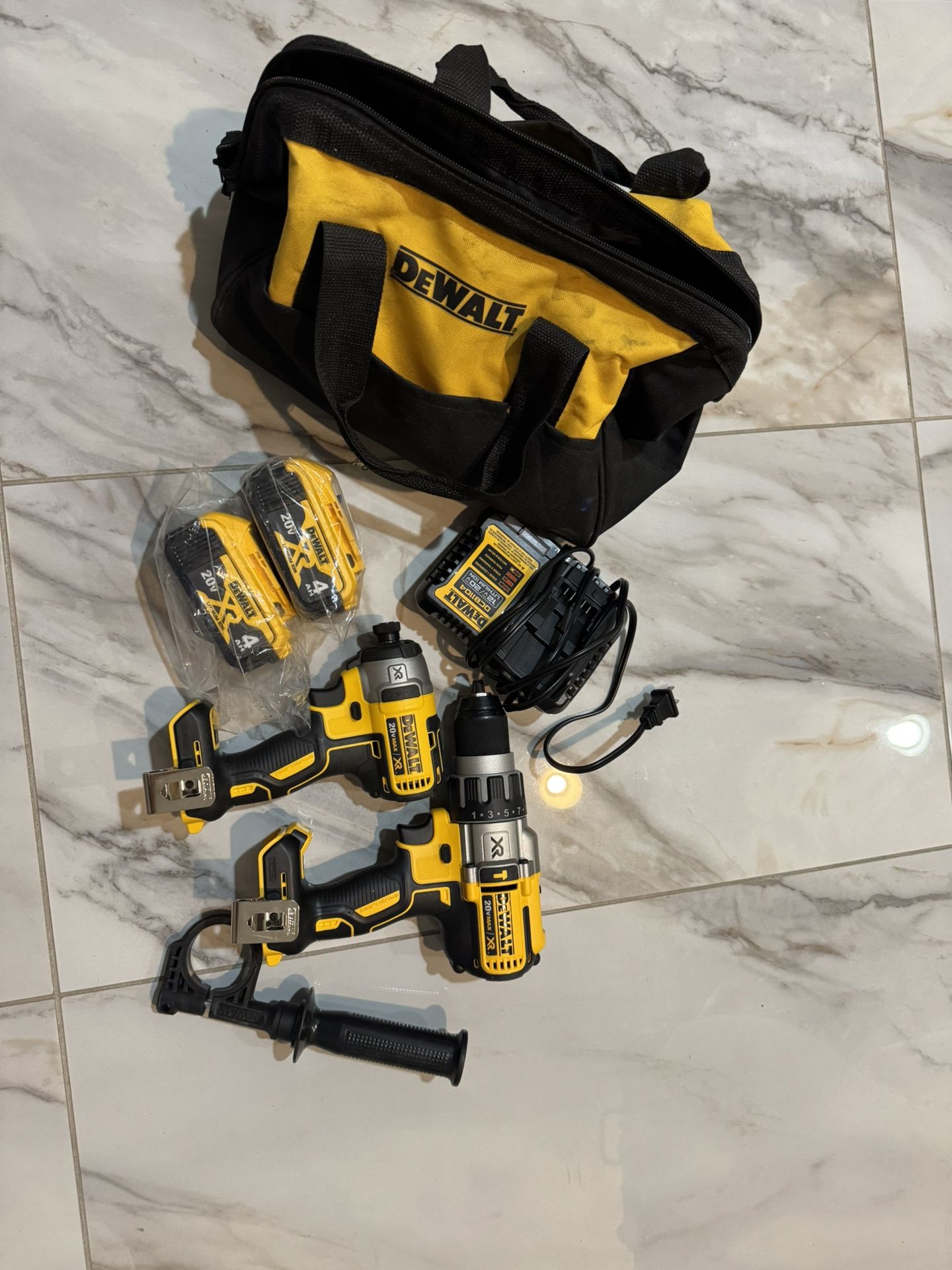 DEWALT 20 V MAX DCK299M2 - Kit de taladro percutor y destornillador, herramientas eléctricas inalámbricas con 2 baterías y cargador