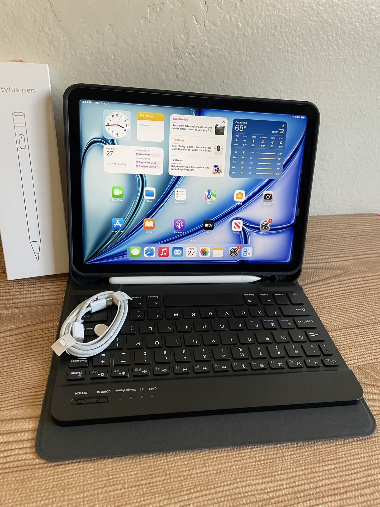 Apple iPad Air 11” M2 chip 128GB (2024 model / Blue ) with keyboard and Pencil 