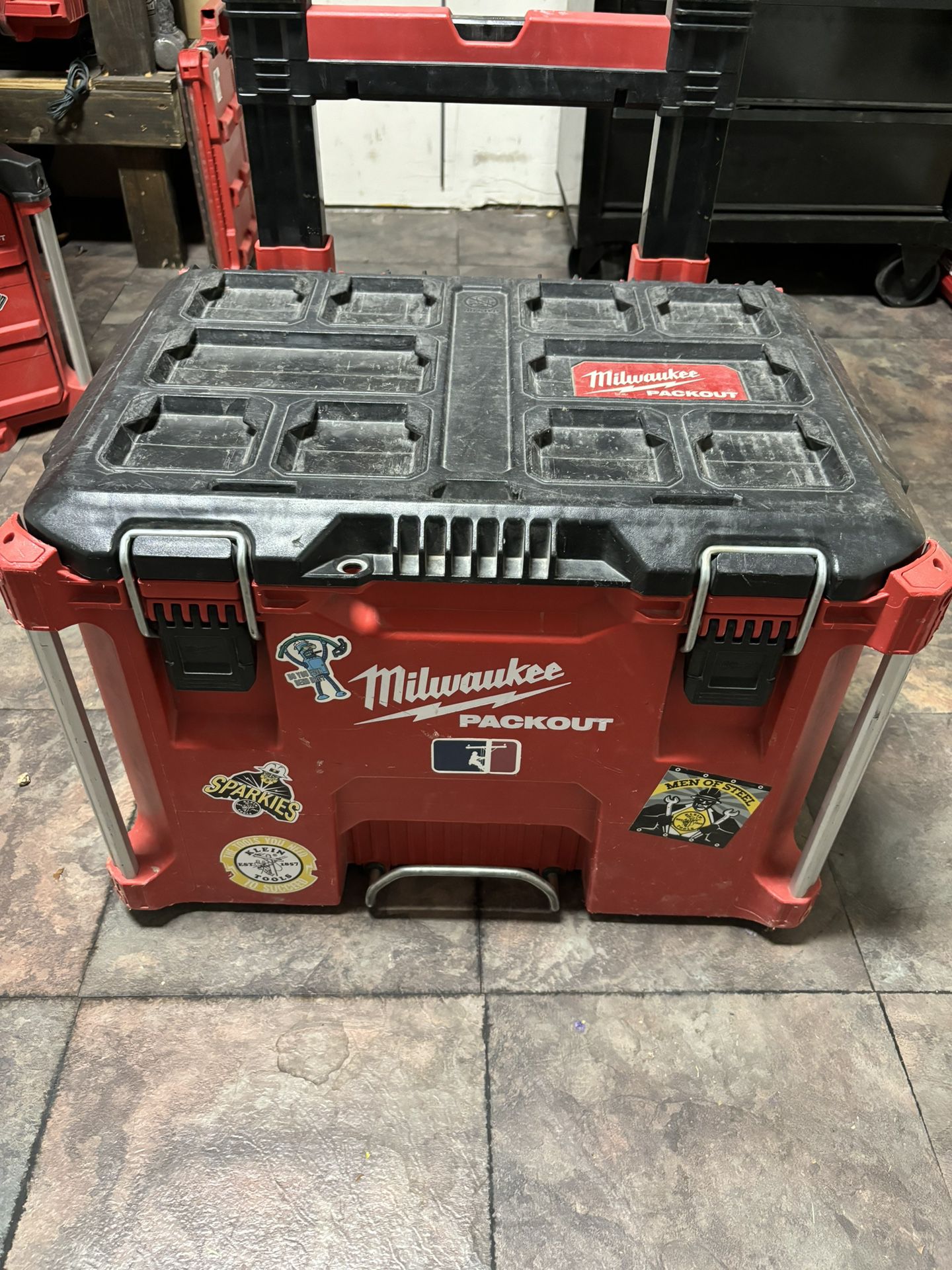 Milwaukee Packout Rolling Box