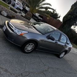 2011 Ford Focus SE Low 67k Miles Clean In/out