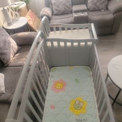 Hello, this crib is for sale in good condition.