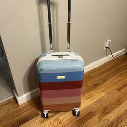 2 Nicole Miller Carry On Suitcases