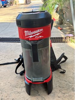 M18 Milwaukee 3-in-1 backpack Vacuum