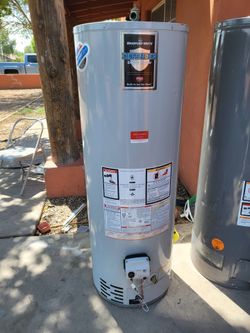 Gas Water Heater 40 gal in good condition and Warranty Works Great 19th Ave And Baseline pick up only