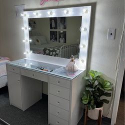White LED Hollywood Makeup Vanity 