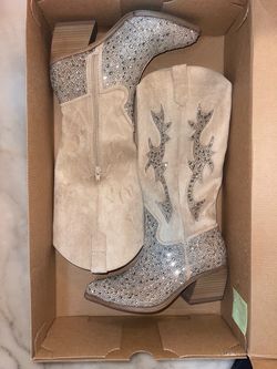 Madden NYC Women's Tall Rhinestone Embroidered Western Boots - Size 6 NIB