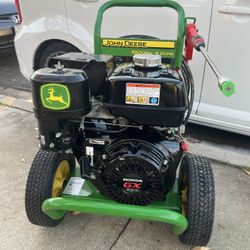 John Deere 3800 PSI Pressure Washer with Honda Engine GX-390   4.0 GPM Comes With New Hose & Gun In Excellent Condition 