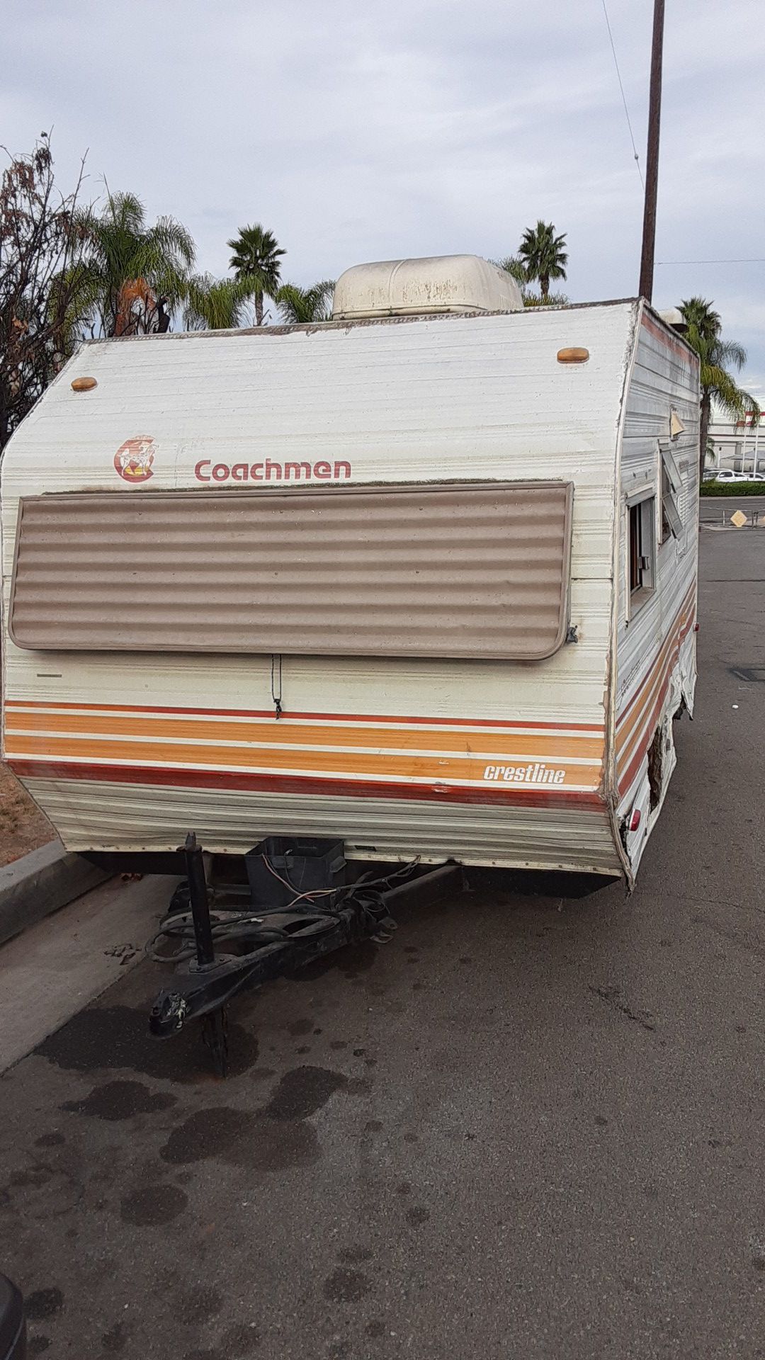 Selling 16 Coachmen Camper trailer