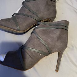New Women’s Boots Size 12