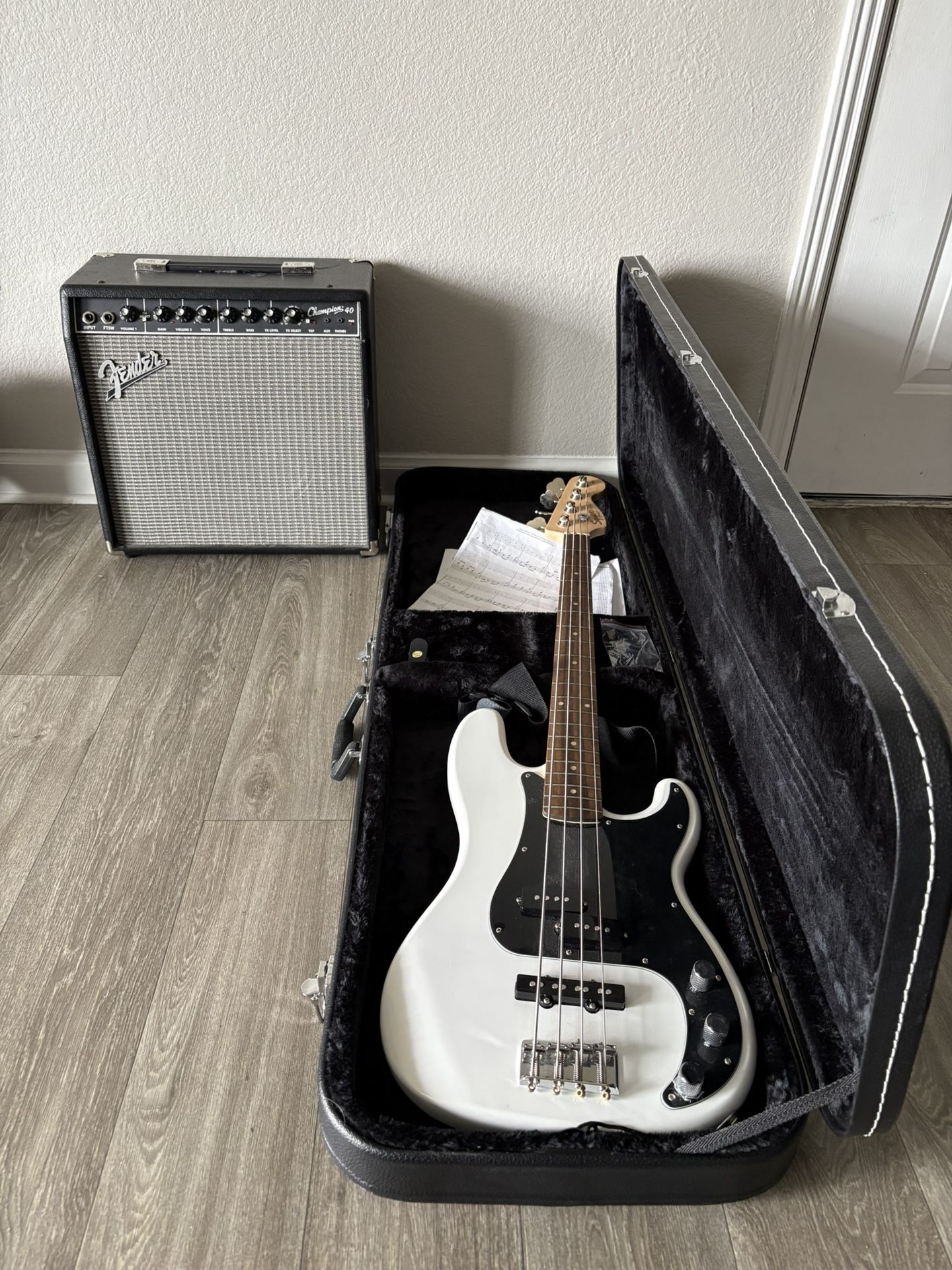 Fender Squire P Bass And Amp