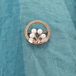 Vintage Gold Tone Brooch 12 K gf  Real Pearls 