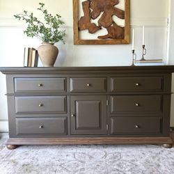 Vintage Broyhill Dresser