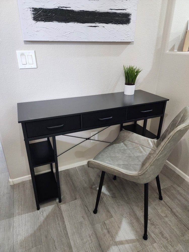 Black Desk With 3 Drawers 