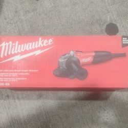 Milwaukee  4½ In Angle Grinder