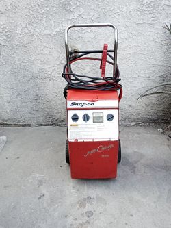 Snap on BC5500 super battery charger in excellent working condition this machine works perfectly fine