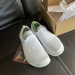 New Oofos Men Shoe Size 10