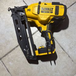 DeWalt 20V Max XR Straight Finish Nailer