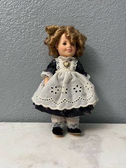Vintage 1982 IDEAL Shirley Temple Doll.  Size appropriately 7 1/2 inches tall.  Preowned very good condition.  Has been on display in a cabinet with a