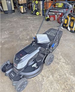 Toro 21" (53 cm) 21568 60V Max Self-Propelled Lawn Mower Super Recycler