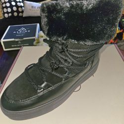 Calia Hailey Moon Boots 