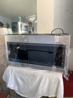 Brand new Samsung microwave with vent hood