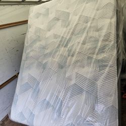 New Queen Beautyrest Tighttop Mattress 